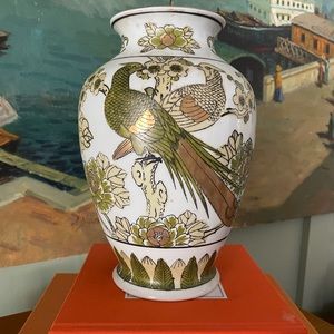 Gold Imari green bird vase